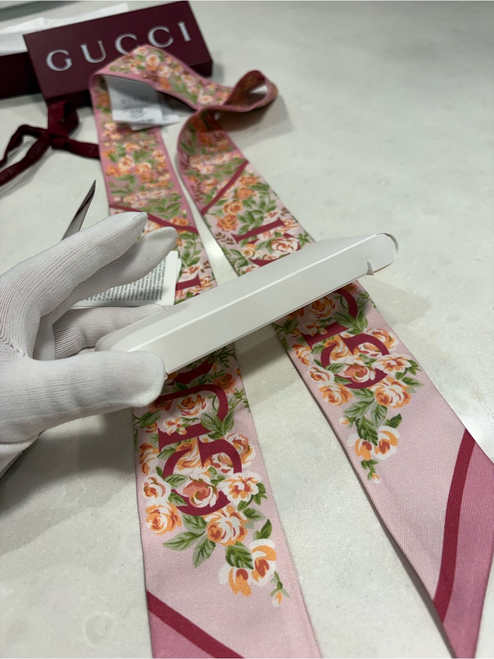 Gucci Pink Floral Silk Hair Scarf with Rose Print - Picture 9 of 10